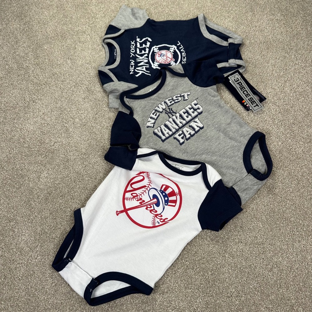 MLB New York Yankees Baby 0-3M Bodysuit Set Navy Grey White 3-Pack Sporty Fan